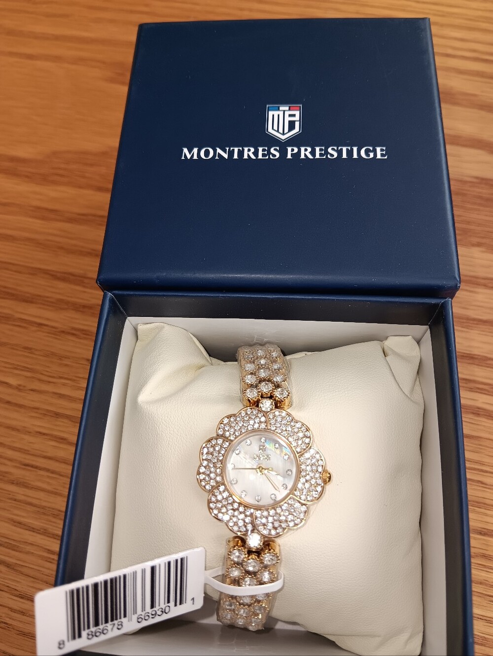 Gold Crystal Flower Ladies Watch New And Battery Running.